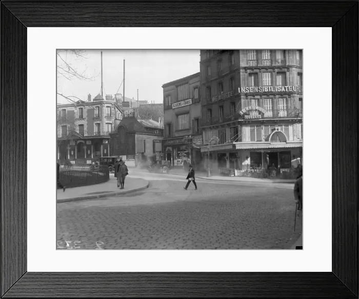 Framed Print : Montmartre Framed Print : Montmartre
