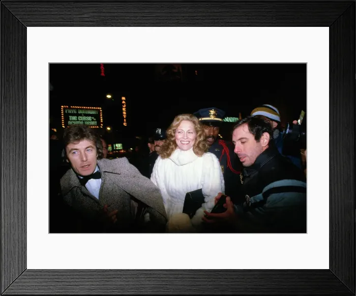 Framed Print : Faye Dunaway and Terry O'Neill Framed Print : Faye Dunaway and Terry O'Neill