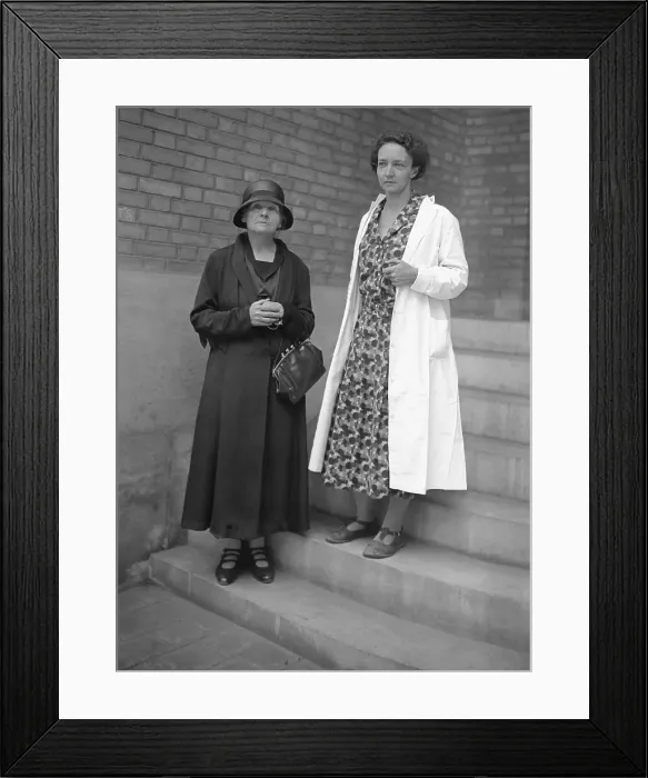 Framed Print : Marie Curie with her Daughter Irene Framed Print : Marie Curie with her Daughter Irene