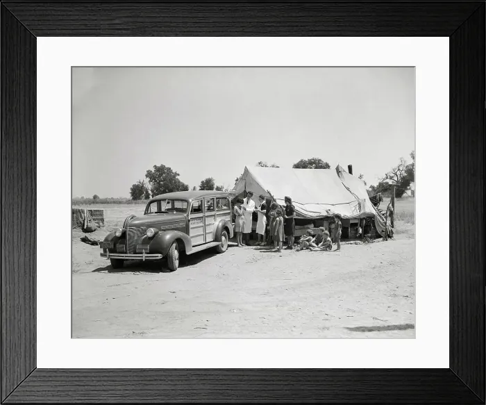 Framed Print : Workers Preparing for Immunizations Framed Print : Workers Preparing for Immunizations