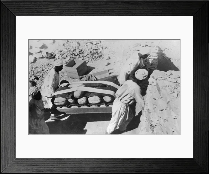 Framed Print : Workers Moving Smaller Items from King Tut tomb Framed Print : Workers Moving Smaller Items from King Tut tomb