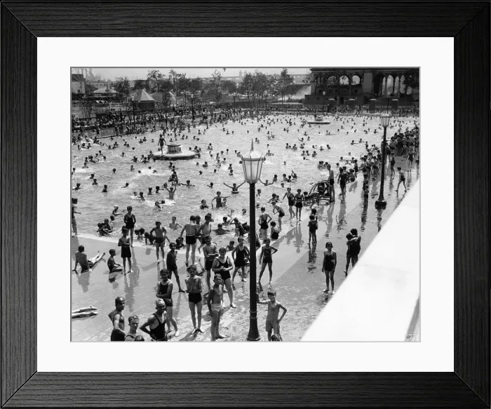 Framed Print : Public Swimming Pool Framed Print : Public Swimming Pool