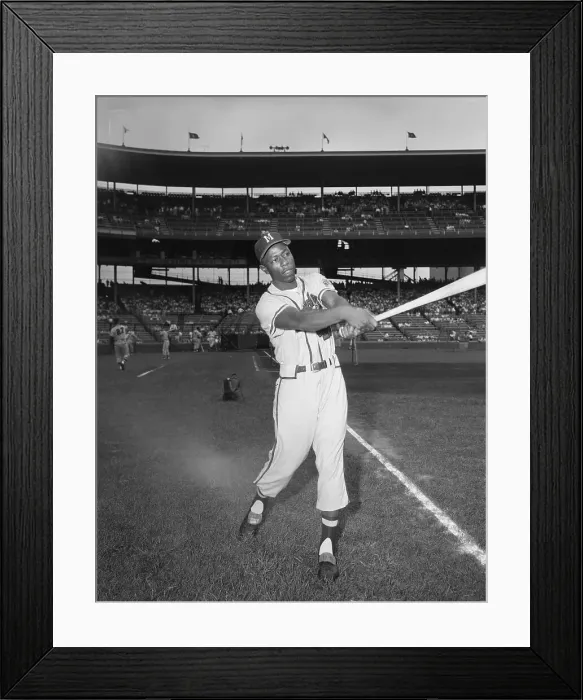 Framed Print : Portrait of Hank Aaron Framed Print : Portrait of Hank Aaron