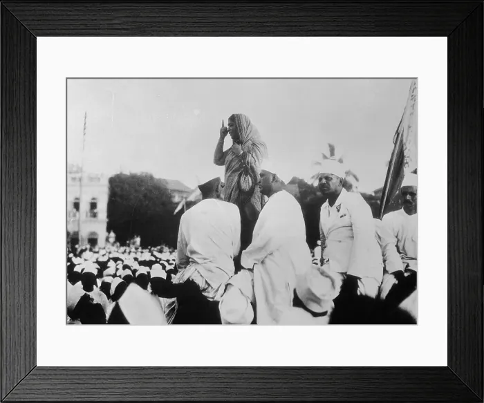 Framed Print : Mrs. Sarojini Naida Aiding in Salt Protest