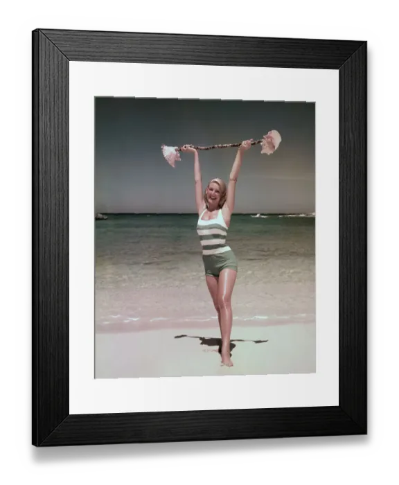 Framed Print : Woman Raising Conch Barbell