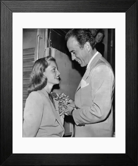 Framed Print : Humphrey Bogart and Lauren Bacall Framed Print : Humphrey Bogart and Lauren Bacall