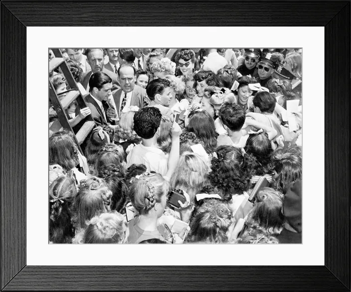 Framed Print : Frank Sinatra Surrounded By His Fans Framed Print : Frank Sinatra Surrounded By His Fans