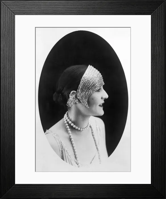 Framed Print : Portrait of young woman Framed Print : Portrait of young woman