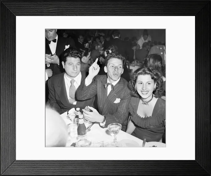 Framed Print : Frank Sinatra And Wife At Restaurant Framed Print : Frank Sinatra And Wife At Restaurant