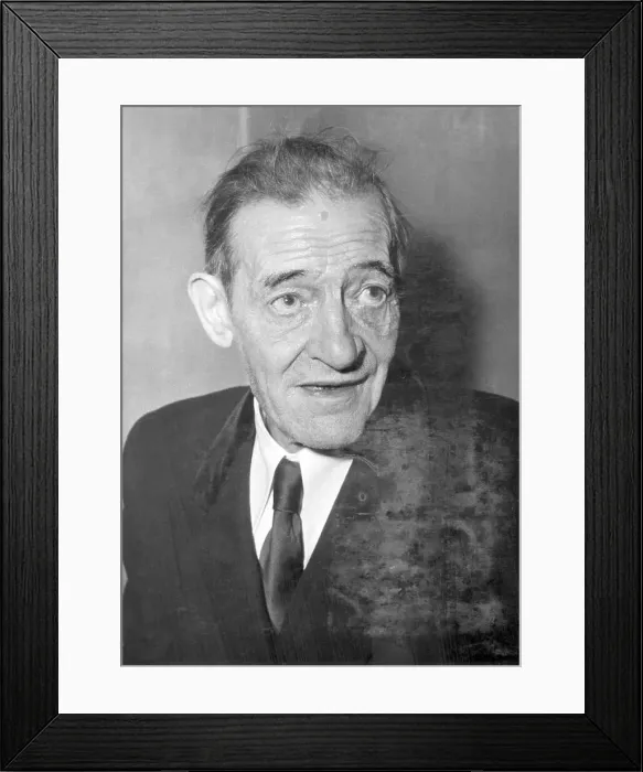 Framed Print : French Painter Maurice Utrillo Framed Print : French Painter Maurice Utrillo