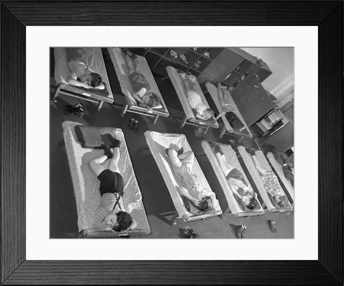 Framed Print : Vintage photograph showing group of nursery children (6-7) sleeping Framed Print : Vintage photograph showing group of nursery children (6-7) sleeping
