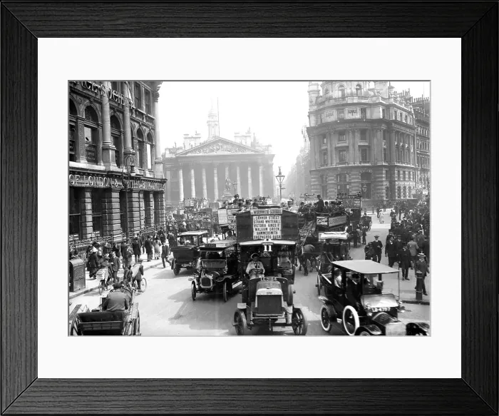 Framed Print : Bustling London Street