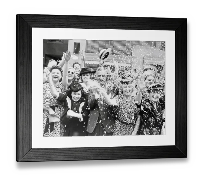 Framed Print : People throwing confetti, Manhattan, New York, New York, USA Framed Print : People throwing confetti, Manhattan, New York, New York, USA