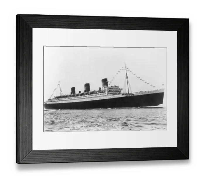 Framed Print : Liner Queen Mary Facing Right Framed Print : Liner Queen Mary Facing Right