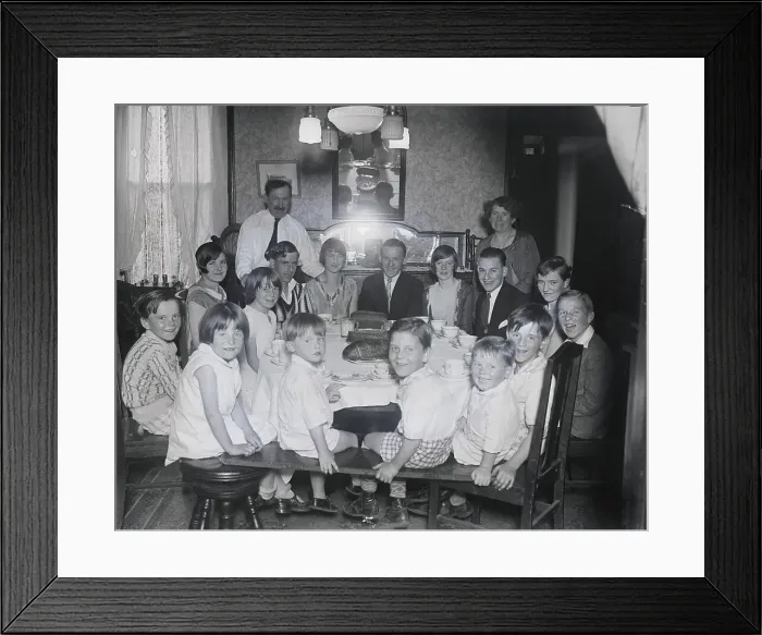 Framed Print : Family Of 17 Seated At Dinner Table Framed Print : Family Of 17 Seated At Dinner Table