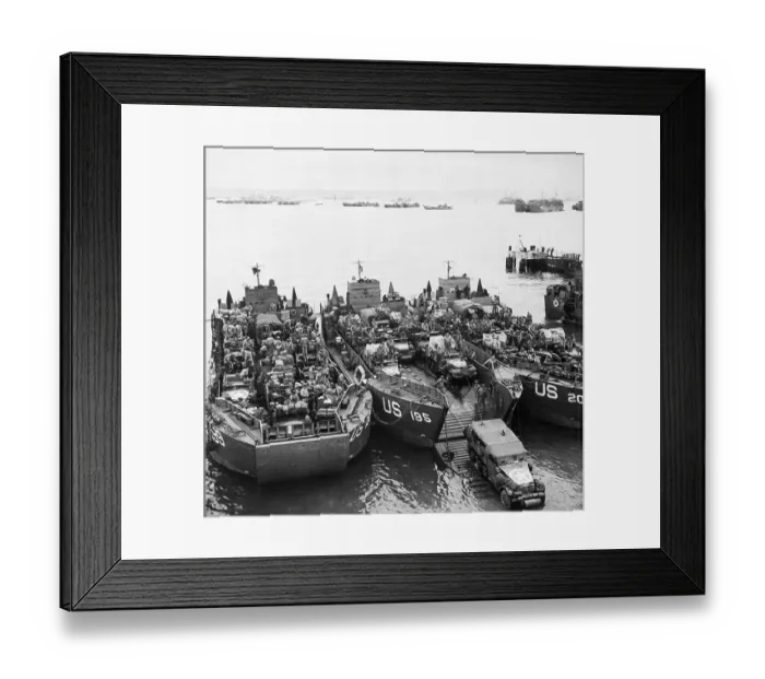 Framed Print : Landing Craft Loaded With Men And Equip Framed Print : Landing Craft Loaded With Men And Equip