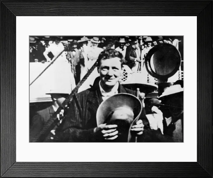 Framed Print : Winston Churchill Leaves South Africa Framed Print : Winston Churchill Leaves South Africa