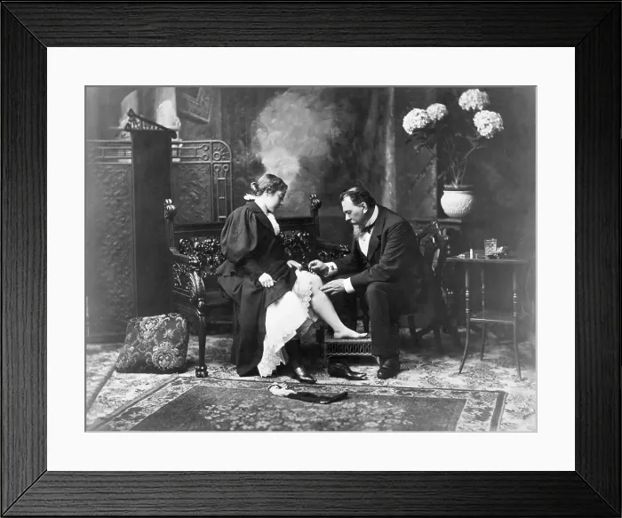 Framed Print : Doctor Vaccinating Young Lady'S Leg Framed Print : Doctor Vaccinating Young Lady'S Leg