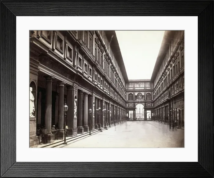 Framed Print : Courtyard of Palazzo Uffizi
