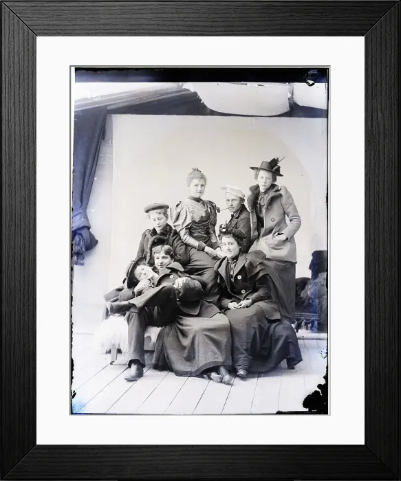Framed Print : Young People Of Gay 1890S In Gag Shot Framed Print : Young People Of Gay 1890S In Gag Shot