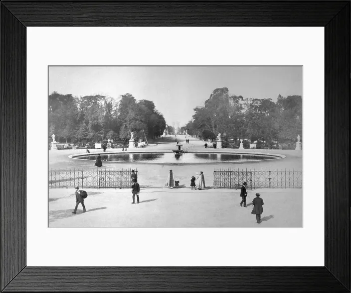 Framed Print : Tuileries Gardens Framed Print : Tuileries Gardens