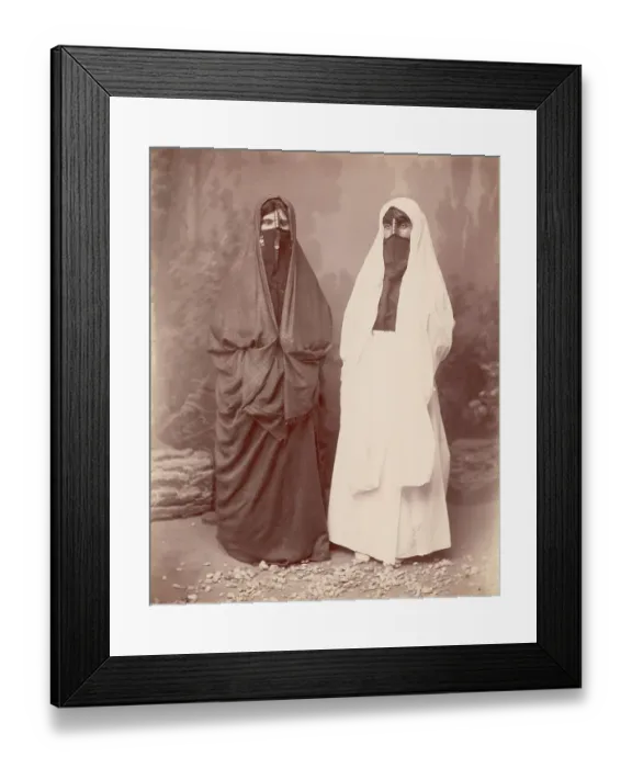 Framed Print : Women of the Middle East in Traditional Clothing Framed Print : Women of the Middle East in Traditional Clothing