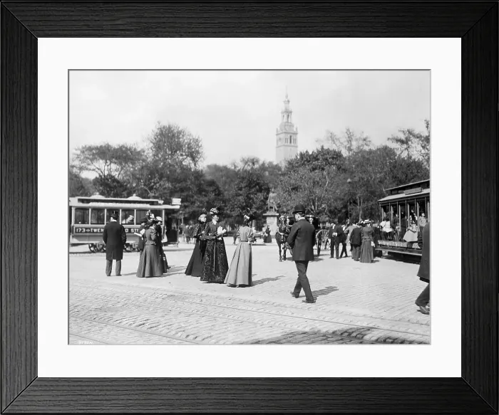 Framed Print : People In Madison Square Garden Framed Print : People In Madison Square Garden