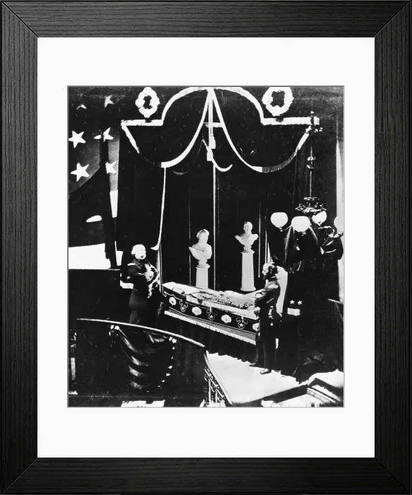 Framed Print : Abraham Lincoln's Body on Display at New York City Hall Framed Print : Abraham Lincoln's Body on Display at New York City Hall
