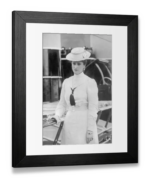 Framed Print : Portrait of Russian Empress Alexandra Feodorovna Framed Print : Portrait of Russian Empress Alexandra Feodorovna