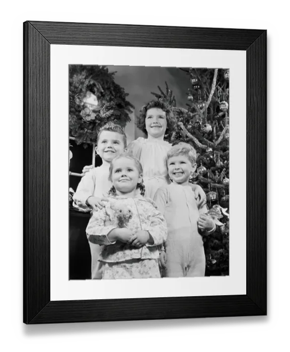 Framed Print : Children in front of Christmas tree