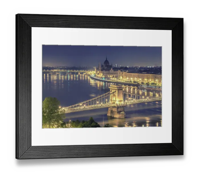 Framed Print : Chain Bridge and Hungarian Parliament Framed Print : Chain Bridge and Hungarian Parliament