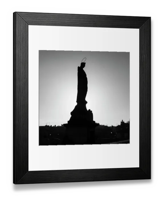 Framed Print : Silhouette of a statue, Roman bridge of Cordoba
