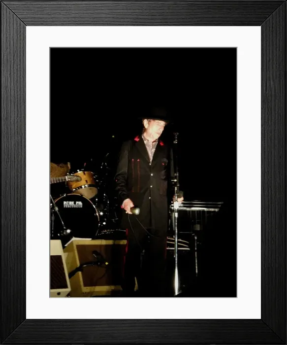Framed Print : Bob Dylan Performs In Los Angeles Framed Print : Bob Dylan Performs In Los Angeles