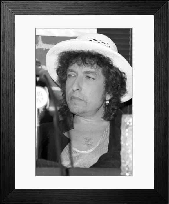 Framed Print : Bob Dylan Wearing A White Hat Framed Print : Bob Dylan Wearing A White Hat