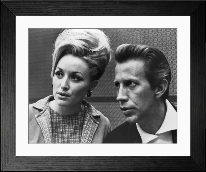 Framed Print : Dolly & Porter in Nashville Framed Print : Dolly & Porter in Nashville