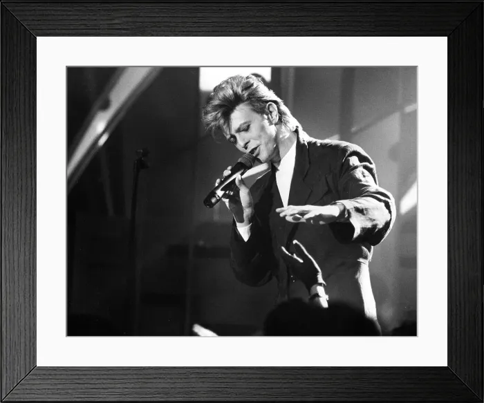 Framed Print : David Bowie On Top Of The Pops Framed Print : David Bowie On Top Of The Pops