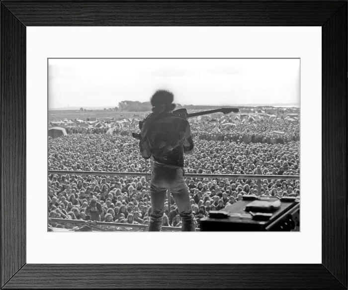 Framed Print : Jimi Hendrix Plays Guitar With His Teeth Framed Print : Jimi Hendrix Plays Guitar With His Teeth
