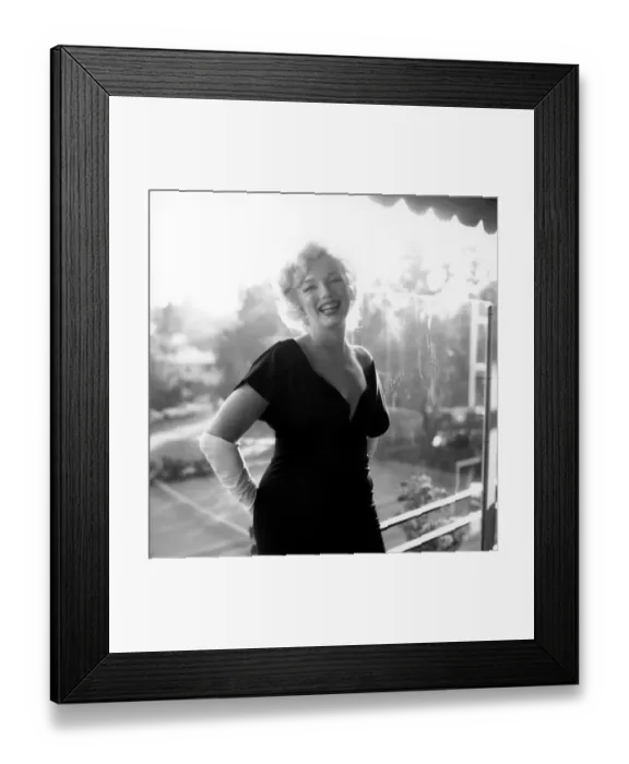 Framed Print : Marilyn Monroe At The Beverly Hills Hotel Framed Print : Marilyn Monroe At The Beverly Hills Hotel