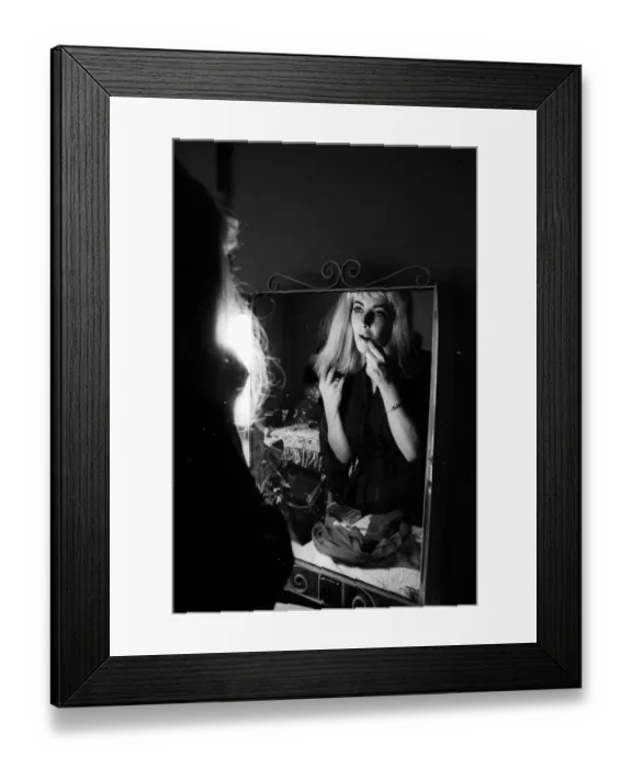 Framed Print : Liz Taylor Portrait Session In Blonde Wig Framed Print : Liz Taylor Portrait Session In Blonde Wig