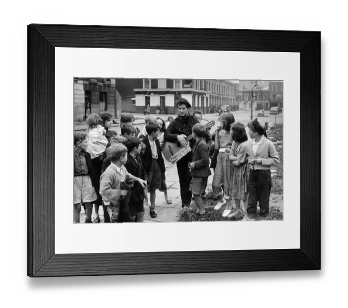 Framed Print : Busker's Crowd Framed Print : Busker's Crowd