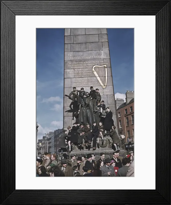 Framed Print : Crowds On Monument Framed Print : Crowds On Monument