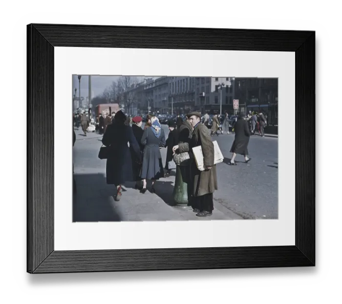 Framed Print : Dublin Newspaper Seller Framed Print : Dublin Newspaper Seller