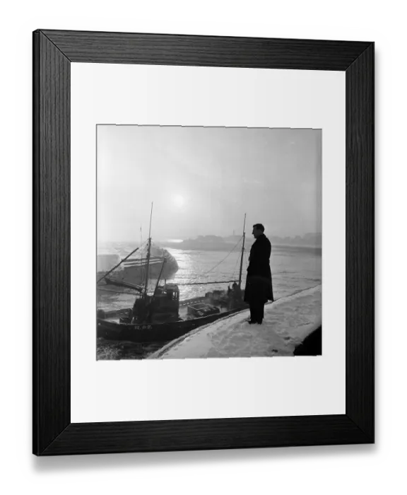 Framed Print : Boats Coming In Framed Print : Boats Coming In