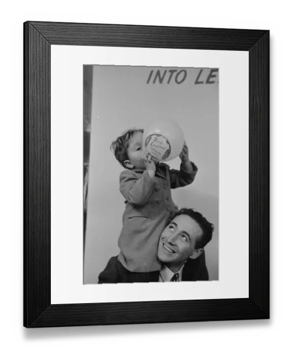 Framed Print : Exhibition Balloon Framed Print : Exhibition Balloon