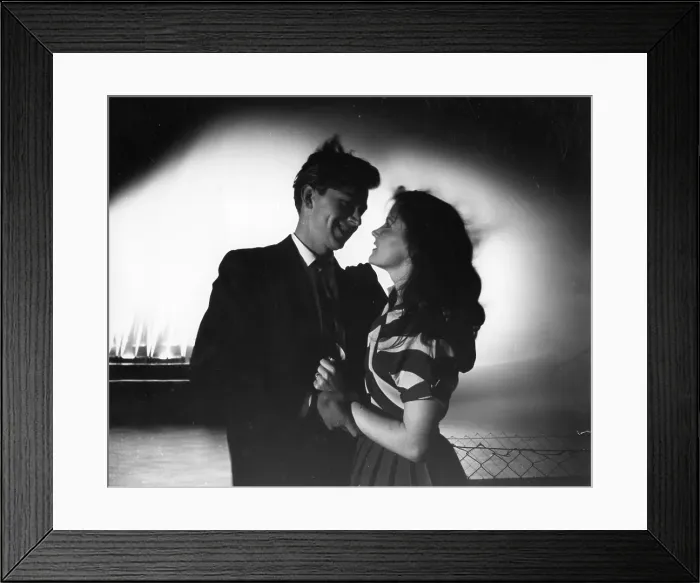 Framed Print : Romantic Redcoats Framed Print : Romantic Redcoats