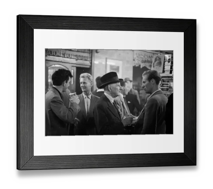 Framed Print : Piccadilly Pub Framed Print : Piccadilly Pub