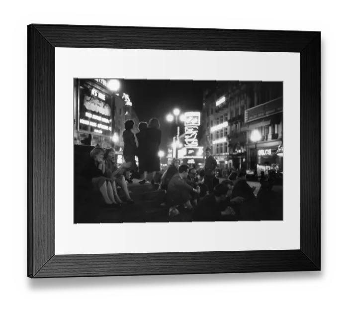 Framed Print : Piccadilly Circus Framed Print : Piccadilly Circus