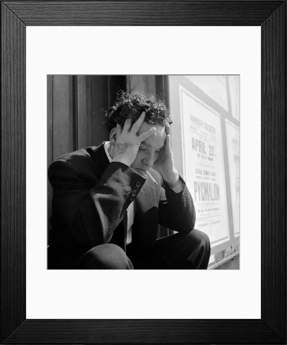 Framed Print : Despair. 16th May 1953: Now a barrow boy, ex- boxer Billy Gibbs Framed Print : Despair. 16th May 1953: Now a barrow boy, ex- boxer Billy Gibbs