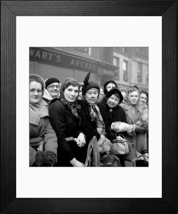 Framed Print : Edinburgh Crowds Framed Print : Edinburgh Crowds