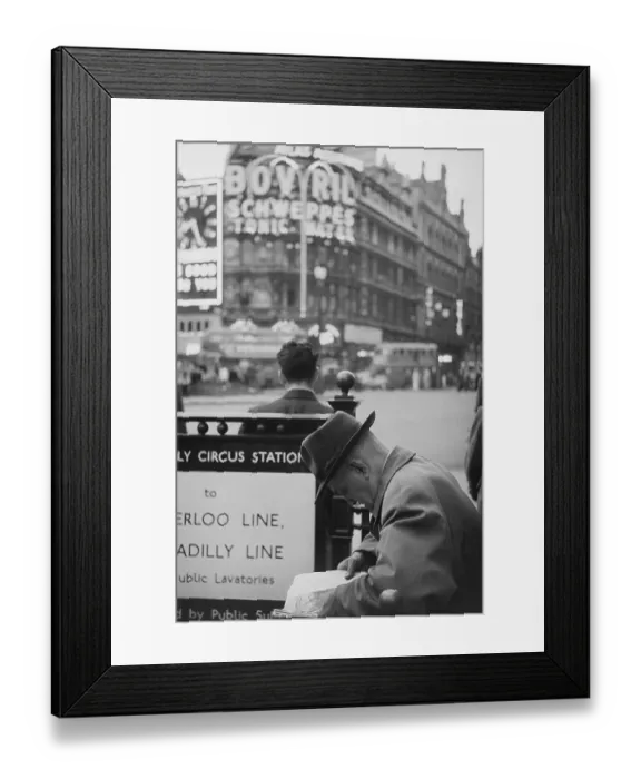 Framed Print : Piccadilly Circus Framed Print : Piccadilly Circus